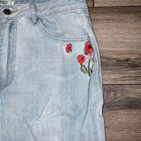 Forever 21 Floral Embroidered Mom Jeans- Size 30 Light Wash - Picture 6 of 6